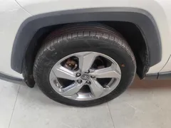 2023 Toyota RAV4 2.0L CVT 2WD Fashion Plus, белый — фото 12