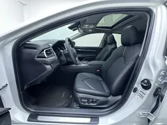 2021 Toyota Camry 2.0G Luxury, белый — фото 11