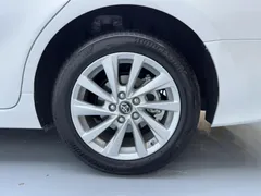 2021 Toyota Camry 2.0G Luxury, белый — фото 15