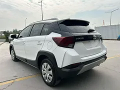 2021 Toyota Yaris L Zhixuan X 1.5L CVT Leading, белый — фото 7