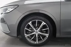 2022 Geely Emgrand 4th Gen 1.5L CVT Premium — фото 6