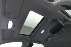 2022 Geely Emgrand 4th Gen 1.5L CVT Premium — фото 18