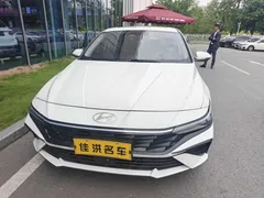 2023 Hyundai Elantra 1.5L CVT LUX Premium, белый — фото 2
