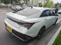 2023 Hyundai Elantra 1.5L CVT LUX Premium, белый — фото 6