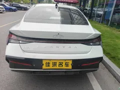 2023 Hyundai Elantra 1.5L CVT LUX Premium, белый — фото 7