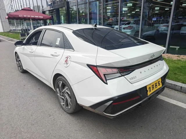 2023 Hyundai Elantra 1.5L CVT LUX Premium