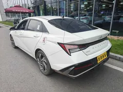 2023 Hyundai Elantra 1.5L CVT LUX Premium, белый — фото 8