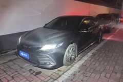 2023 Toyota Camry 2.5G Luxury, чёрный — фото 1