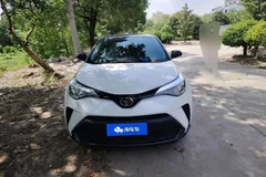 2023 Toyota C-HR 2.0L Comfort, белый — фото 3