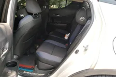2023 Toyota C-HR 2.0L Comfort, белый — фото 13