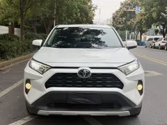 2022 Toyota RAV4 2.0L CVT 2WD Fashion, белый — фото 2