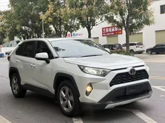 2022 Toyota RAV4 2.0L CVT 2WD Fashion, белый — фото 3