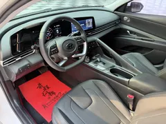 2022 Hyundai Elantra 1.5L CVT LUX Premium, белый — фото 4