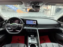 2022 Hyundai Elantra 1.5L CVT LUX Premium, белый — фото 6