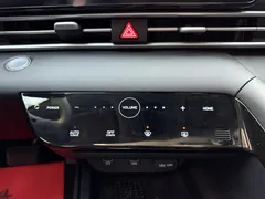 2022 Hyundai Elantra 1.5L CVT LUX Premium, белый — фото 11