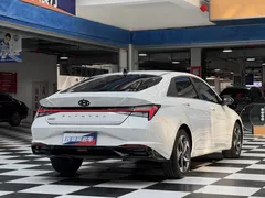 2022 Hyundai Elantra 1.5L CVT LUX Premium, белый — фото 21