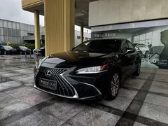 2022 Lexus ES 200 Excellence, чёрный — фото 1