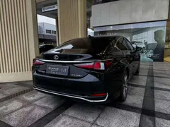 2022 Lexus ES 200 Excellence, чёрный — фото 8