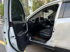 2023 Toyota RAV4 2.0L CVT 2WD Fashion, белый — фото 3