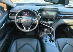 2021 Toyota Camry 2.5G Luxury, белый — фото 4