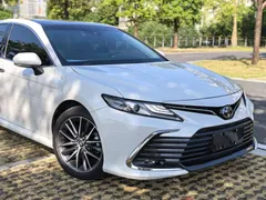 2021 Toyota Camry 2.5G Luxury, белый — фото 6