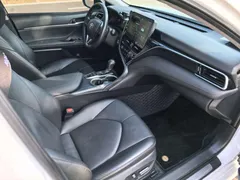 2021 Toyota Camry 2.5G Luxury, белый — фото 16