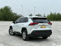 2023 Toyota RAV4 2.0L CVT 2WD, белый — фото 3