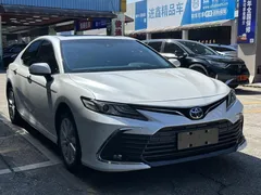 2021 Toyota Camry 2.0G Luxury, белый — фото 3
