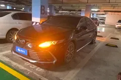 2023 Toyota Camry 2.5G Luxury, чёрный — фото 1