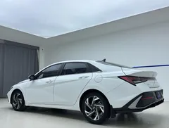 2023 Hyundai Elantra 1.5L CVT LUX Premium, белый — фото 4