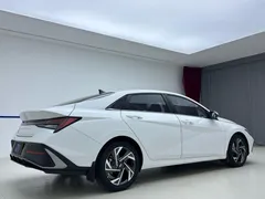 2023 Hyundai Elantra 1.5L CVT LUX Premium, белый — фото 6