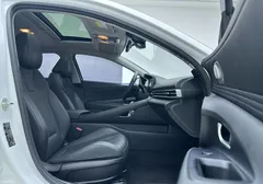 2023 Hyundai Elantra 1.5L CVT LUX Premium, белый — фото 8