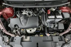 2022 Toyota Yaris L Zhixuan X 1.5L CVT Luxury Plus, красный — фото 7