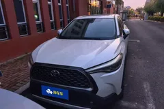 2022 Toyota Corolla Cross 2.0L Luxury, белый — фото 3