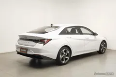 2021 Hyundai Elantra 1.5L CVT LUX Premium, белый — фото 2