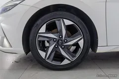 2021 Hyundai Elantra 1.5L CVT LUX Premium, белый — фото 6