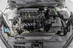 2021 Hyundai Elantra 1.5L CVT LUX Premium, белый — фото 7
