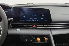 2021 Hyundai Elantra 1.5L CVT LUX Premium, белый — фото 13
