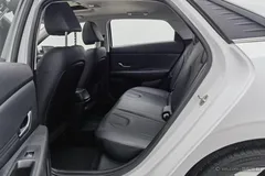 2021 Hyundai Elantra 1.5L CVT LUX Premium, белый — фото 16