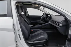 2021 Hyundai Elantra 1.5L CVT LUX Premium, белый — фото 18