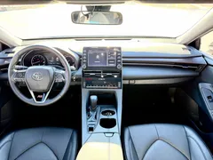2022 Toyota Avalon 2.0L XLE Premium, белый — фото 6