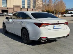 2022 Toyota Avalon 2.0L XLE Premium, белый — фото 7