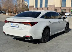 2022 Toyota Avalon 2.0L XLE Premium, белый — фото 9