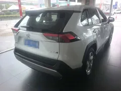 2022 Toyota RAV4 2.0L CVT 2WD Fashion Plus, белый — фото 2