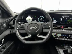 2023 Hyundai Elantra 1.5L CVT TOP Flagship — фото 11