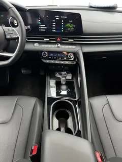 2023 Hyundai Elantra 1.5L CVT TOP Flagship — фото 12