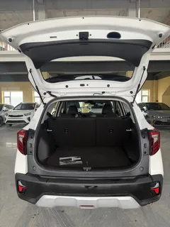 2023 Kia Seltos 1.5L IVT Premium, белый — фото 9