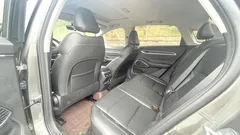 2022 Geely Emgrand 4th Gen 1.5L CVT Luxury — фото 5