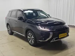 2021 Mitsubishi Outlander 2.4L 4WD 7-seat, чёрный — фото 3