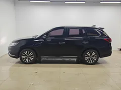 2021 Mitsubishi Outlander 2.4L 4WD 7-seat, чёрный — фото 4